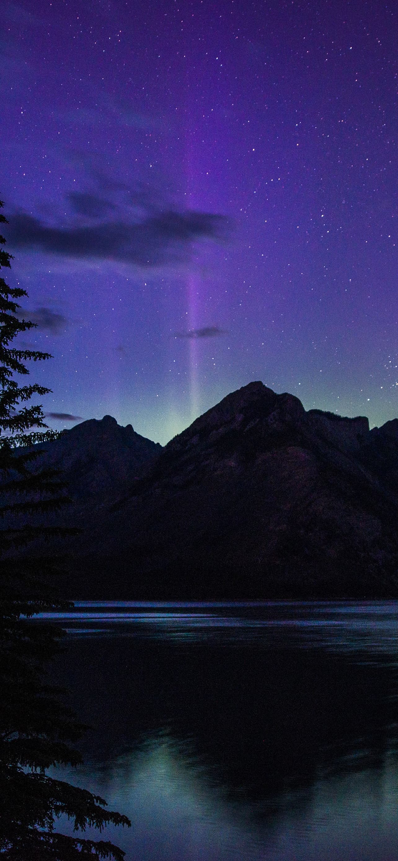 Lake Minnewanka Banff National Park Alberta Canada Aurora x - free HD phone wallpaper for iPhone and Android, 1284x2778